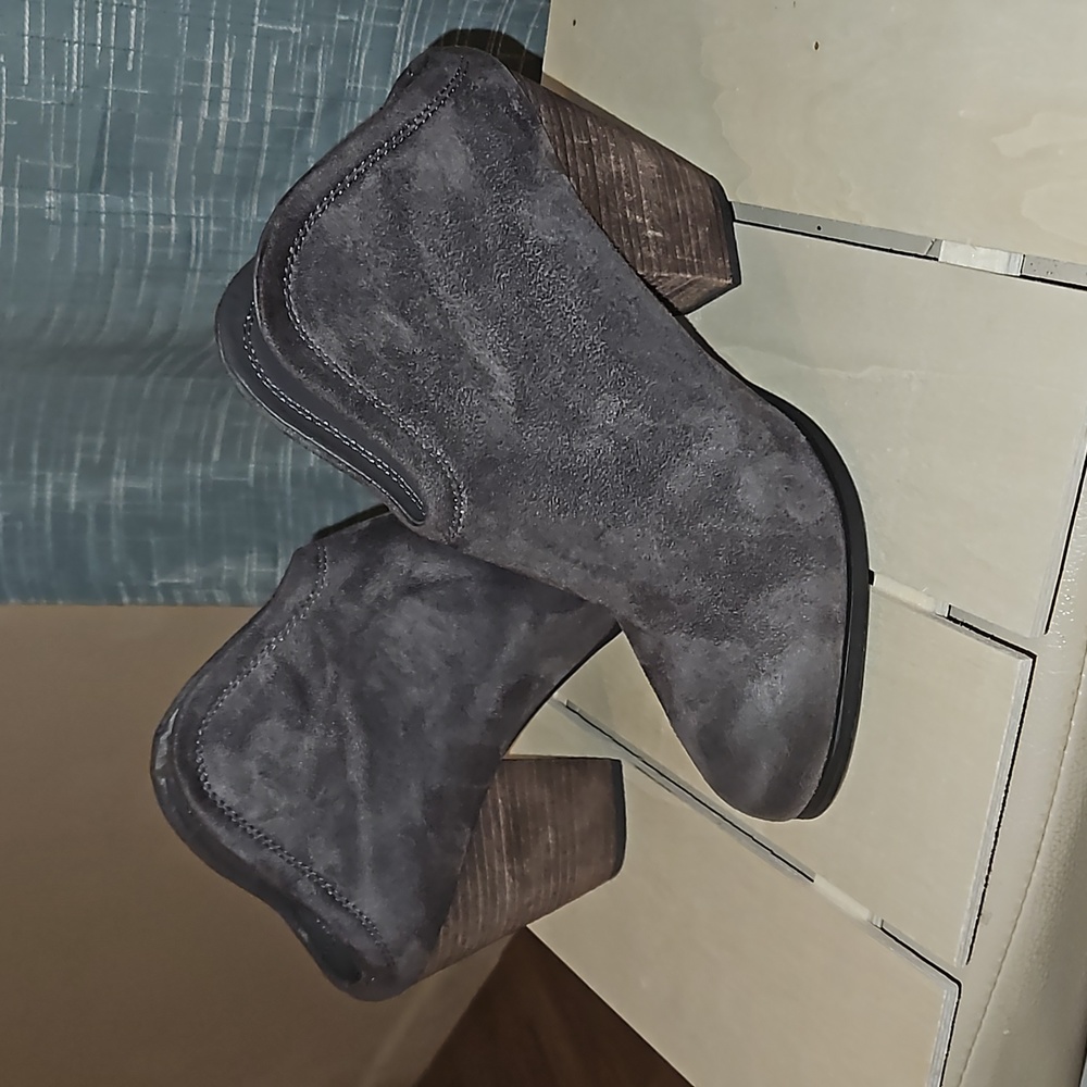 Size 9.5 Cato heel boot